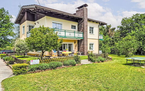 Haus Kühnsdorf: Gebäude, Haus, Wohngebiet, Strauch, Zuhause, Grundstueck, Menschliche Siedlung, Hütte, Estate