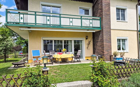 Haus Kühnsdorf: Haus, Zuhause, Wohngebiet, Strauch, Veranda, Tür, Balkon, Garten, Hütte, Garten