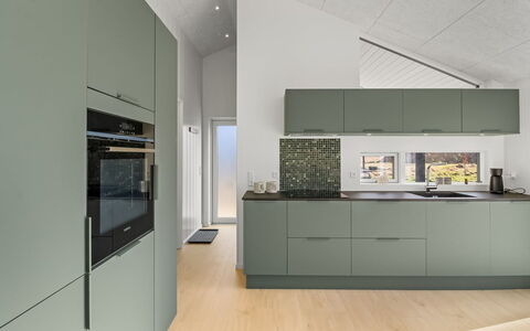 Junis - 900M from the Sea: Küche, Interior Design, Flooring, Countertop, Decke, Major Appliance, Cabinetry, Küchengerät, Fussboden, Herd