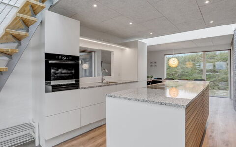 Eicke - 20M from the Sea: Flooring, Decke, Interior Design, Fussboden, Küche, Countertop, Cabinetry, Fliese, Haushaltsgerät, Holzboden