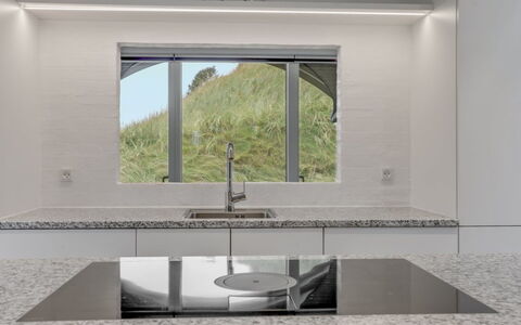 Eicke - 20M from the Sea: Küche, Interior Design, Countertop, Armatur, Decke, Zapfhahn, Spüle, Flooring, Sinken, Verbundwerkstoff