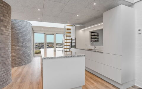 Eicke - 20M from the Sea: Flooring, Holz, Decke, Fussboden, Interior Design, Küche, Countertop, Light Fixture, Holzboden, Cabinetry
