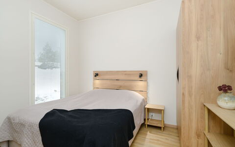 Saariselän Aavahelmi a: Blau, Wasser, Gewässer, Küsten Und Ozeanische Forms, Küste, Meer, Gartenmöbel, Sommer, Ozean, Strand