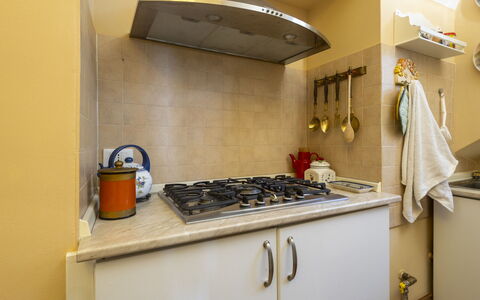 La Quiete: Küchengerät, Küche, Major Appliance, Herd, Countertop, Herd, Gasherd, Cooktop, Haushaltsgerät, Interior Design