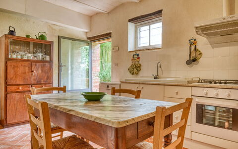 Villa the Horses: Möbel, Interior Design, Flooring, Holz, Cabinetry, Küche, Countertop, Fussboden, Decke, Zimmer