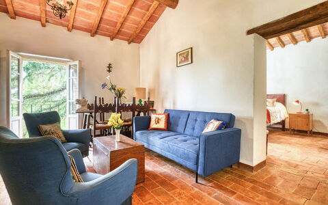 Villa the Horses: Möbel, Interior Design, Wand, Flooring, Holz, Fussboden, Couch, Zimmer, Wohnzimmer, Decke