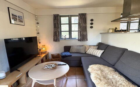Thorvor - 900M from the Sea: Möbel, Flooring, Fussboden, Interior Design, Wohnzimmer, Zuhause, Couch, Zimmer
