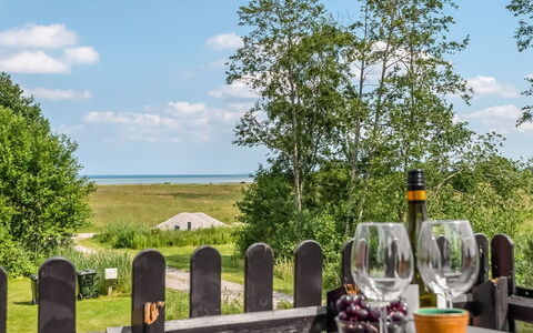 Arendine - 250M from the Sea: Möbel, Tabelle, Gartenmöbel, Stuhl, Tisch Im Freien, Küche & Esszimmer Tisch, Garten, Schatten, Landscaping, Rasen