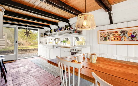 Arendine - 250M from the Sea: Interior Design, Flooring, Möbel, Holz, Decke, Küche, Light Fixture, Fussboden, Holzboden, Countertop