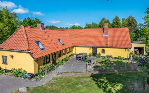 Aika - 1.6Km to the Fjord: Dach, Hütte, Estate, Bauernhaus, Hinterhof, Garten, Rasen, Garten, Auffahrt