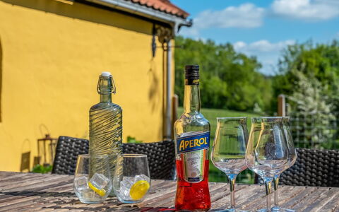 Aika - 1.6Km to the Fjord: Flasche, Drinkware, Glasflasche, Wein, Essen, Weinflasche