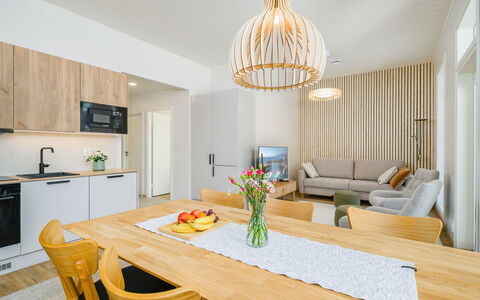 Saariselän Aavahelmi C: Möbel, Interior Design, Flooring, Fussboden, Holz, Light Fixture, Decke, Holzboden, Zimmer, Beleuchtung