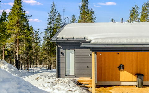 Saariselän Aavahelmi C: Holz, Winter, Schnee, Hütte, Haus, Dach, Zuhause, Einfrieren, Abstellgleis, Steigung
