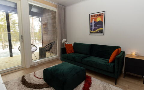 Lomapesä: Möbel, Interior Design, Flooring, Couch, Fussboden, Wand, Holz, Wohnzimmer, Zimmer, Wohnung