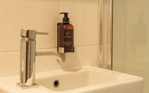 Babbacombe: Armatur, Zapfhahn, Bad Sink, Sinken, Badezimmer, Flasche, Installation, Glas