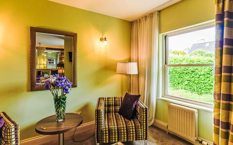 Torwood: Interior Design, Möbel, Decke, Flooring, Fussboden, Beleuchtung, Zuhause, Zimmer, Wohnzimmer, Wohnung