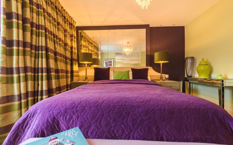 Torwood: Möbel, Interior Design, Bett, Schlafzimmer, Flooring, Fussboden, Bedding, Decke, Bettdecke, Holz