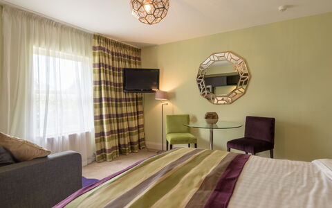 Warberries: Möbel, Interior Design, Flooring, Fussboden, Wand, Decke, Zimmer, Light Fixture, Beleuchtung, Textil