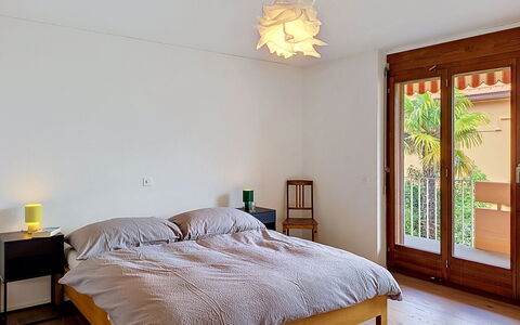Casa Rivapiana: Bett, Möbel, Interior Design, Schlafzimmer, Bedding, Flooring, Fussboden, Wand, Bettdecke, Holzboden