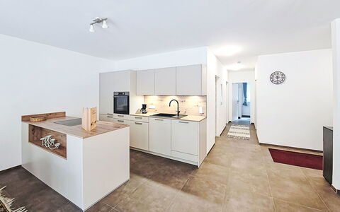 Familienglück: Interior Design, Flooring, Fussboden, Decke, Holz, Zimmer, Küche, Countertop, Möbel, Wohnung