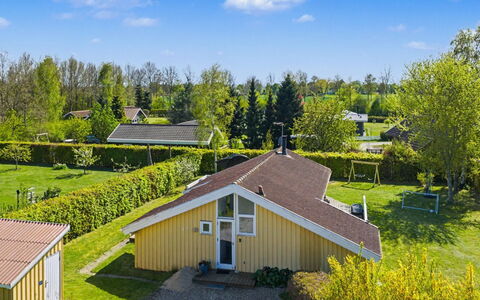Sote - 330M from the Sea: Haus, Wohngebiet, Landschaft, Dach, Zuhause, Grundstueck, Hütte, Estate, Landscaping, Garten