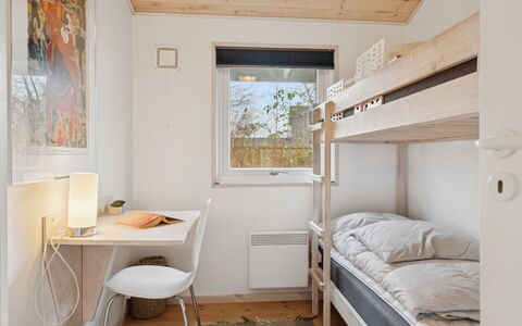 Therkil - 50M from the Sea: Wand, Holz, Schlafzimmer, Zuhause, Interior Design, Fussboden, Bett, Wohnung, Bettrahmen, Bedding