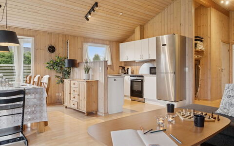 Loki - 200M from the Sea: Interior Design, Holz, Möbel, Flooring, Fussboden, Decke, Zimmer, Holzboden, Küche, Küche & Esszimmer Tisch