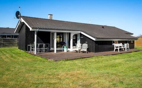 Loki - 200M from the Sea: Dach, Haus, Hütte, Zuhause, Veranda, Estate, Bauernhaus, Schatten, Abstellgleis, Gartenbauten