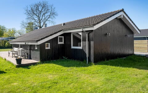 Loki - 200M from the Sea: Dach, Haus, Hütte, Zuhause, Abstellgleis, Estate, Schuppen, Gartenbauten, Bauernhaus, Hartholz