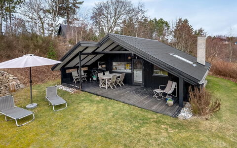 Lasse - 550M from the Sea: Dach, Hütte, Zuhause, Abstellgleis, Gartenbauten, Estate, Schatten, Schuppen, Garten, Hinterhof