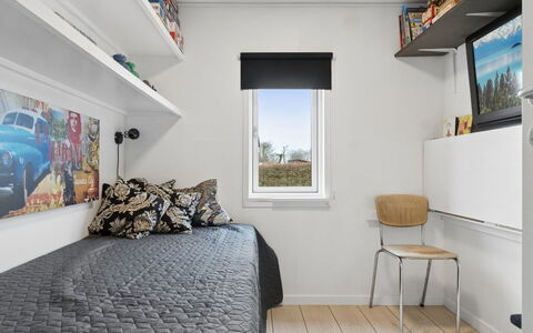 Ally - 1.2Km from the Sea: Wand, Interior Design, Holz, Schlafzimmer, Bett, Decke, Fussboden, Möbel, Flooring, Zimmer