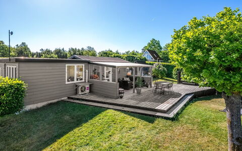 Ally - 1.2Km from the Sea: Möbel, Interior Design, Holz, Decke, Flooring, Fussboden, Holzboden, Küche & Esszimmer Tisch, Tabelle, Light Fixture