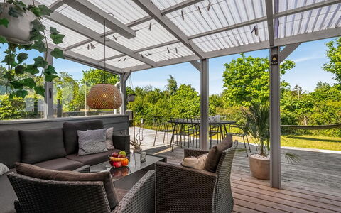 Ally - 1.2Km from the Sea: Möbel, Interior Design, Holz, Decke, Flooring, Fussboden, Holzboden, Küche & Esszimmer Tisch, Tabelle, Light Fixture