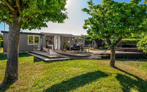 Ally - 1.2Km from the Sea: Möbel, Interior Design, Holz, Decke, Flooring, Fussboden, Holzboden, Küche & Esszimmer Tisch, Tabelle, Light Fixture
