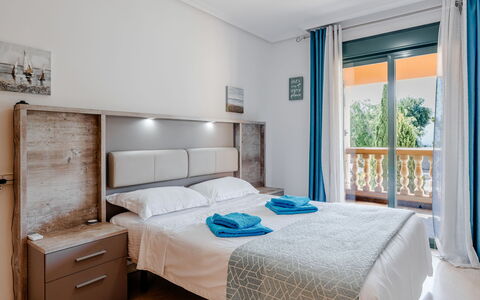 Jávea 455: Bett, Schlafzimmer, Möbel, Interior Design, Bedding, Bettdecke, Zuhause, Wohnung, Fussboden, Zimmer