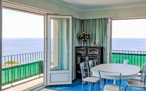 Le Grand Lambert: Meer, Möbel, Ozean, Balkon, Vorhang, Stuhl, Schatten, Resort, Zimmerpflanze, Fensterbehandlung