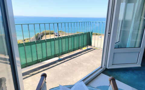 Le Grand Lambert: Blau, Gewässer, Meer, Horizont, Ozean, Küsten Und Ozeanische Forms, Küste, Strand, Balkon, Tropen
