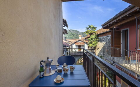 La Giuseppina: Fassade, \Stadt, Wohngebiet, Zuhause, Urban Design, Balkon, Wohnung, Veranda, Zimmerpflanze, Blumentopf