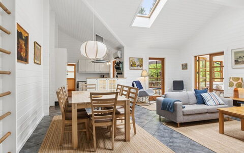 Pertti - 625M from the Sea: Möbel, Interior Design, Couch, Flooring, Fussboden, Holz, Decke, Wohnzimmer, Holzboden, Zimmer