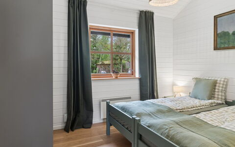 Pertti - 625M from the Sea: Interior Design, Flooring, Holz, Fussboden, Schlafzimmer, Decke, Möbel, Bett, Beleuchtung, Zimmer