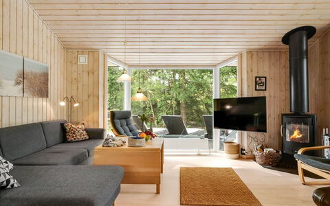 Uma - from the Sea: Möbel, Interior Design, Flooring, Couch, Holz, Fussboden, Wohnzimmer, Decke, Zimmer, Beleuchtung