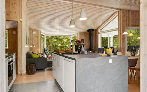 Uma - from the Sea: Flooring, Interior Design, Küche, Holz, Countertop, Decke, Fussboden, Möbel, Küchengerät, Haushaltsgerät