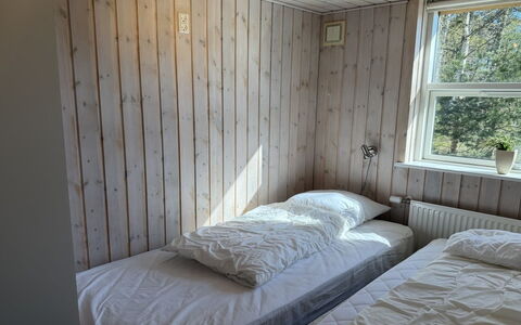 Uma - from the Sea: Bett, Schlafzimmer, Wand, Flooring, Fussboden, Holz, Bettdecke, Bedding, Interior Design, Möbel