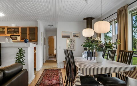 Linnea - from the Sea: Möbel, Interior Design, Light Fixture, Flooring, Holz, Decke, Leuchter, Stuhl, Esszimmer, Fussboden