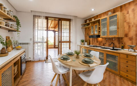 Villa Billona: Möbel, Interior Design, Küche, Flooring, Holz, Cabinetry, Countertop, Fussboden, Decke, Zimmer