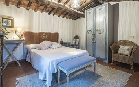 La Casa del Grillo Parlante: Möbel, Bett, Schlafzimmer, Bettdecke, Bedding, Linens, Flooring, Zuhause, Bettrahmen, Interior Design