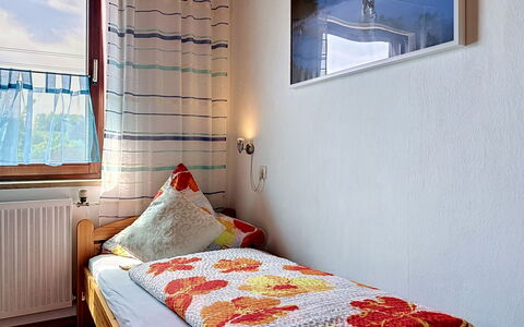 Augsburg-Diedorf 150: Wand, Schlafzimmer, Holz, Möbel, Interior Design, Bett, Textil, Bettdecke, Linens, Bedding