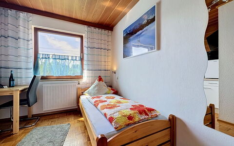 Augsburg-Diedorf 150: Interior Design, Zuhause, Wohnung, Zimmer, Schlafzimmer, Decke, Bett, Bilderrahmen, Hotel, Hartholz