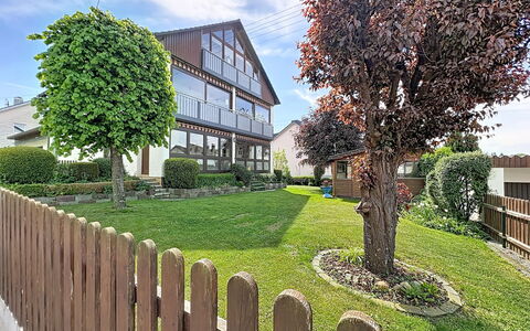 Augsburg-Diedorf 150: Wohngebiet, Abstellgleis, Schiebefenster, Zaun, Balkon, Auffahrt, Home Fechten, Tor
