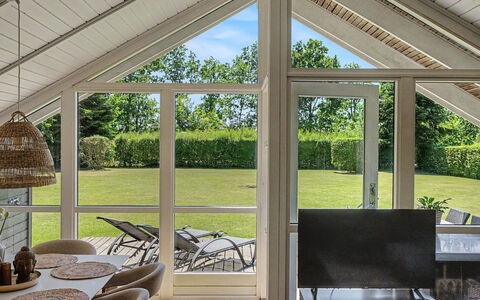 Troen - 400M from the Sea: Holz, Decke, Interior Design, Möbel, Flooring, Fussboden, Stuhl, Strahl, Wohnzimmer, Hartholz